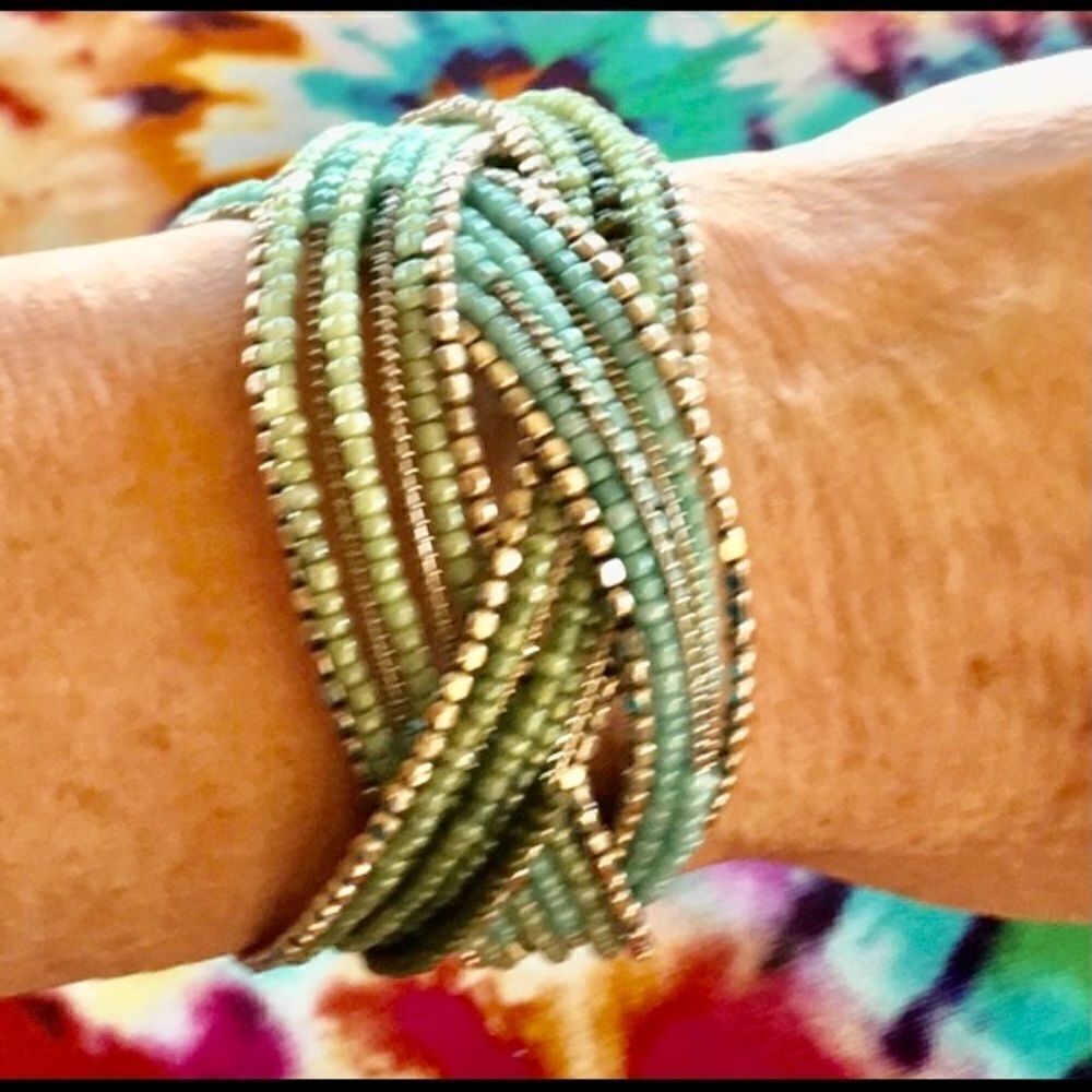4 Wire memory bracelets bundle - Picture 2 of 9